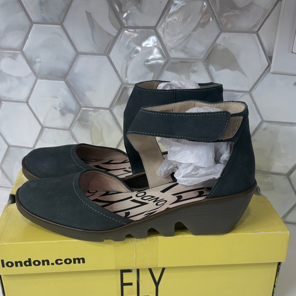 FLY London Cupido Leather Ankle Strap Closed Toe Wedge Taupe Size EU 38 US7/7.5